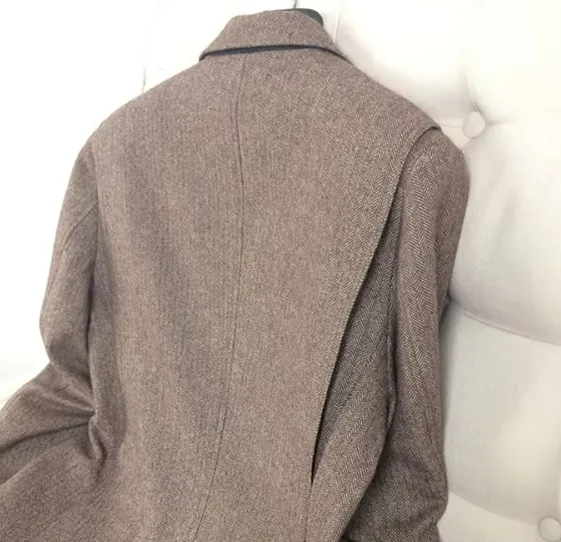 Elegant Men's Tweed Jacket with Classic Lapels