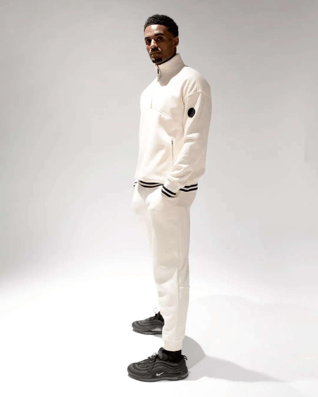 [ULTRALUX] Offline Joggers - Ivory